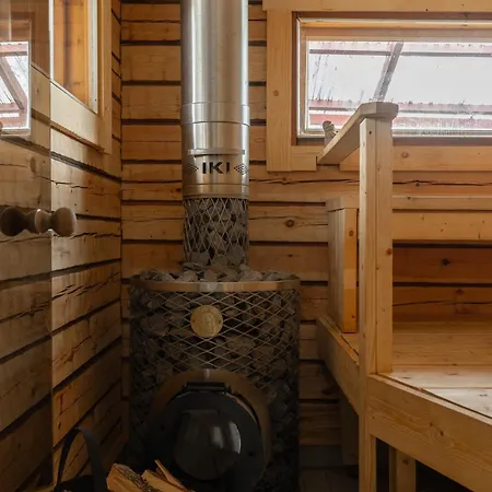 Hirsihuvila Yksityisessä Niemessä Petäjävedellä Huvilat Petäjävesi