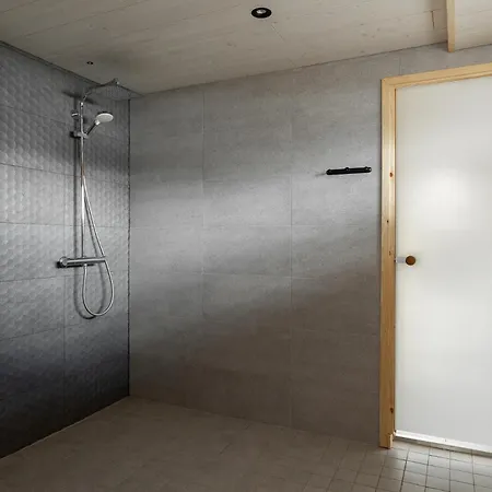 Villa Hirsihuvila Yksityisessae Niemessae Petaejaevedellae *