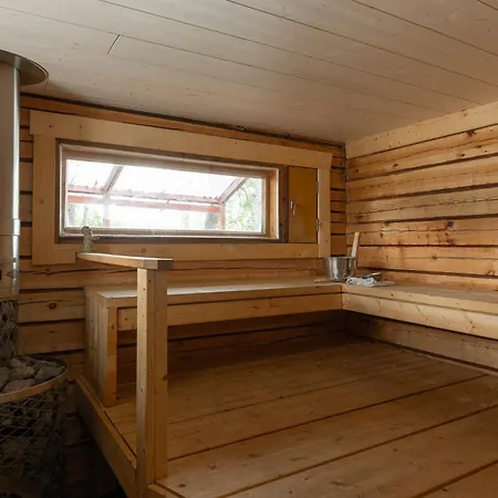 Villa Hirsihuvila Yksityisessae Niemessae Petaejaevedellae *