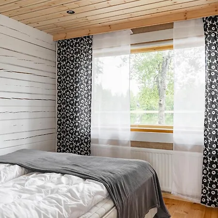 Villa Hirsihuvila Yksityisessae Niemessae Petaejaevedellae *