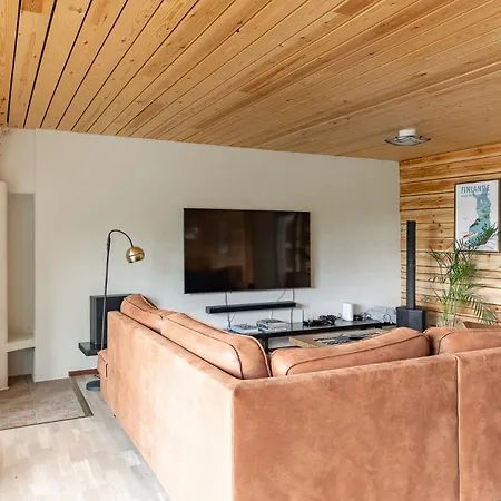 Villa Hirsihuvila Yksityisessae Niemessae Petaejaevedellae *