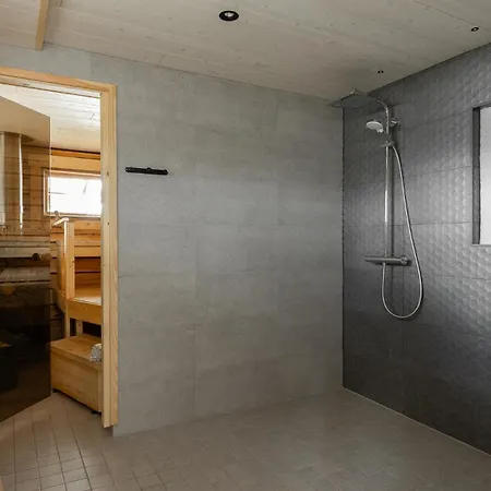 Hirsihuvila Yksityisessä Niemessä Petäjävedellä * Petäjävesi