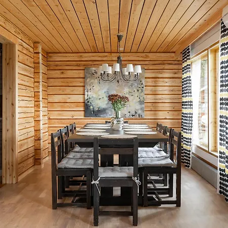 Hirsihuvila Yksityisessae Niemessae Petaejaevedellae Villa Petäjävesi