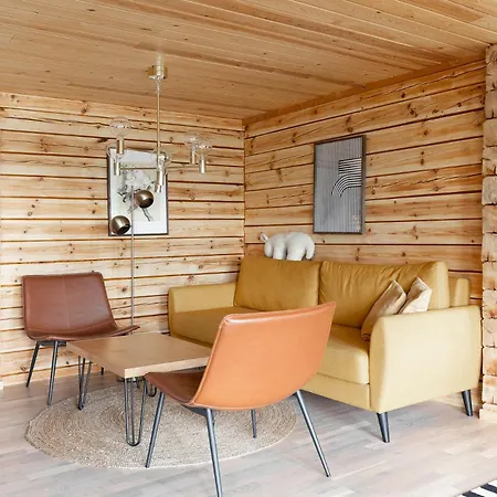 Hirsihuvila Yksityisessae Niemessae Petaejaevedellae Villa *