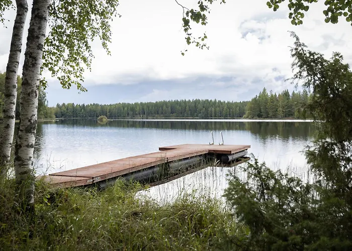 Hirsihuvila Yksityisessae Niemessae Petaejaevedellae