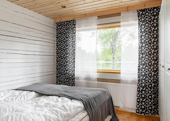 فيلة Hirsihuvila Yksityisessae Niemessae Petaejaevedellae *